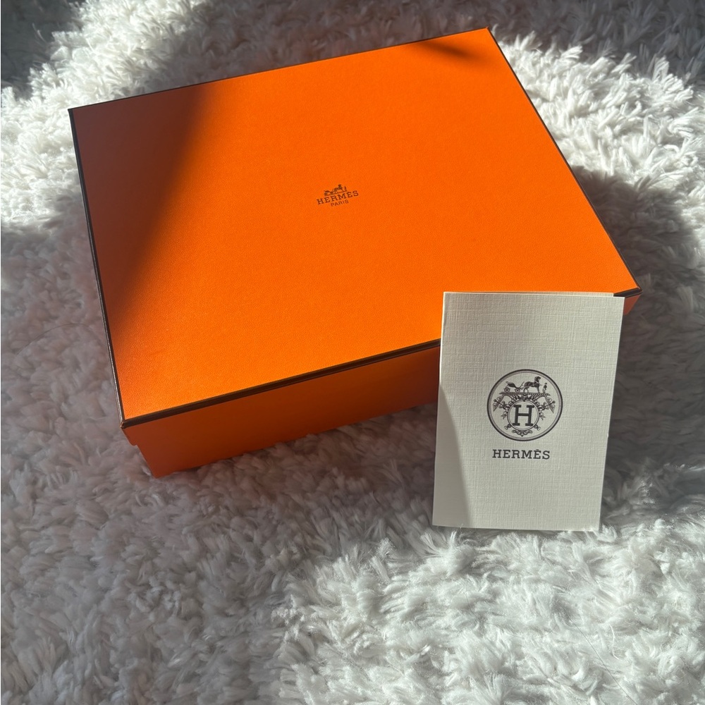 Hermes Oran Sandals rare color, like new in box - Picture 2 of 6